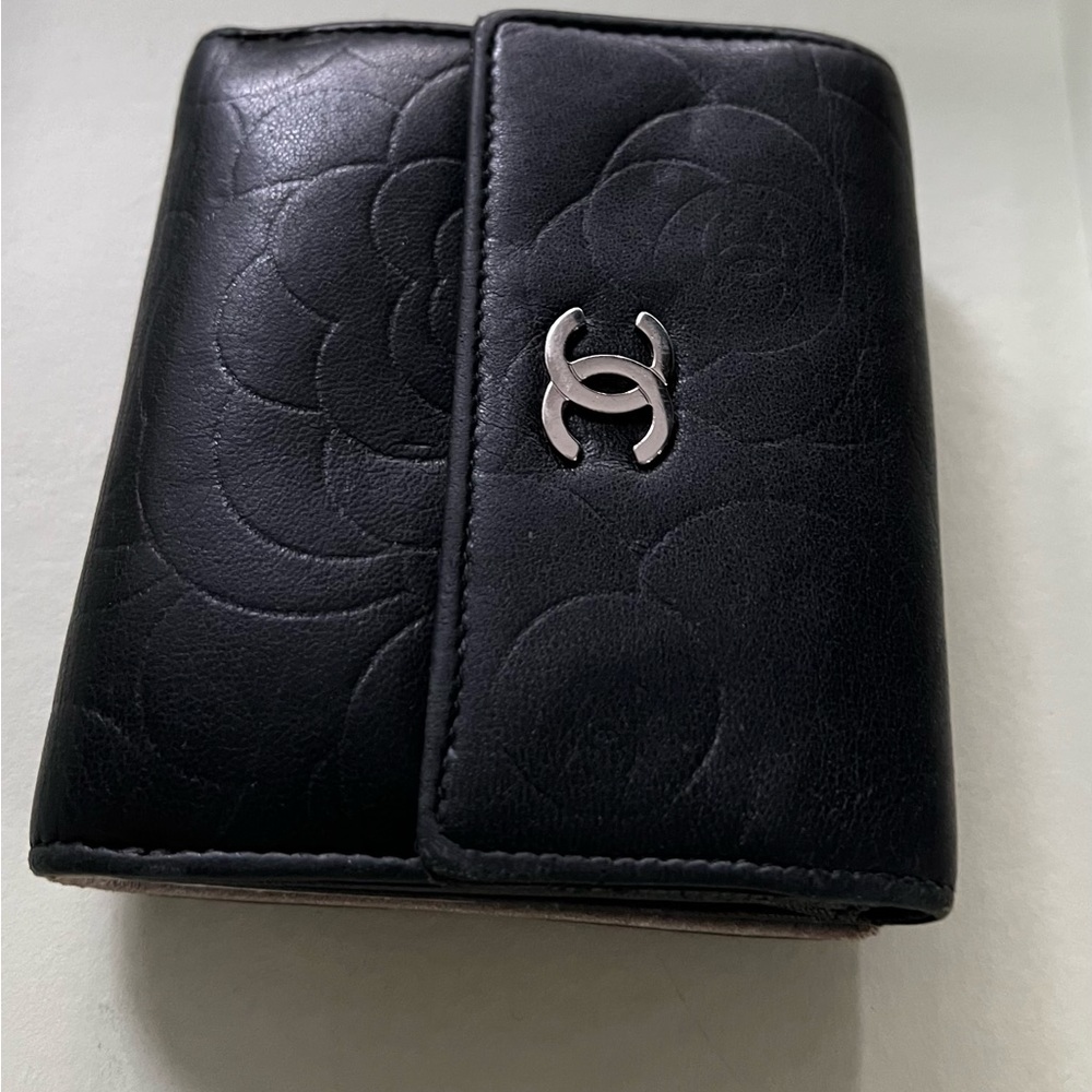 100% Authentic Lambskin Leather Chanel Camellia Wallet